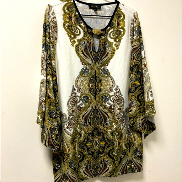 Beautifully Patterned Long Sleeve Melissa Paige Bell Sleeve Top! - Picture 3 of 12